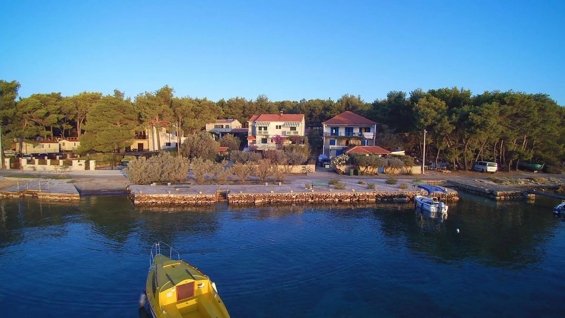 Wohnung Mit Terrasse, Grill, Garten Und Meerblick Pašman Kroatien